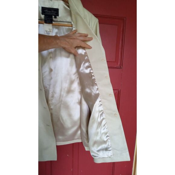 White - Picture 6 of 11